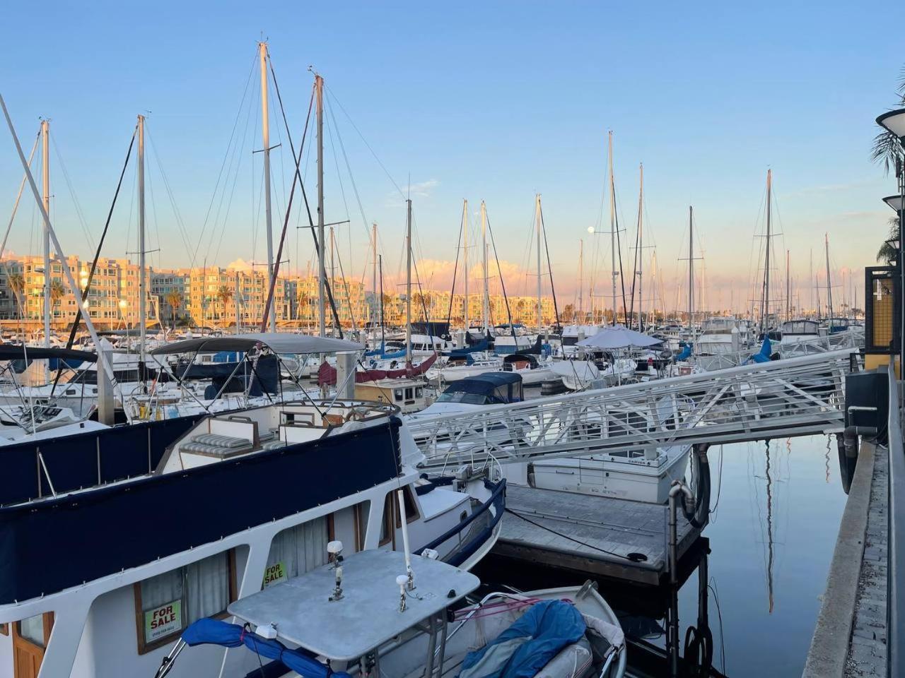 Luxurious Apartment With The Marina View Los Angeles Exteriör bild
